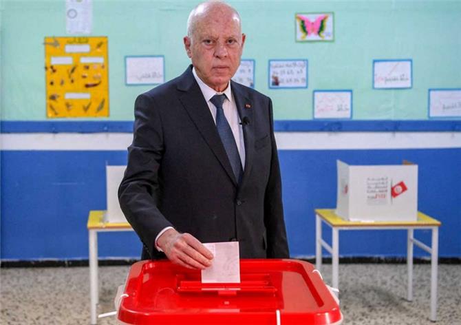 الرئيس التونسي يبدد الشكوك بشأن موعد الانتخابات الرئاسية
